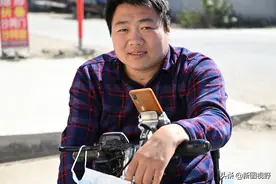 截瘫11年，妻子跑了，爹肺癌，娘精神分裂，他用坚强撑起生活图片