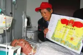 北京一女子整理养父遗物,意外发现神秘血书,揭开其隐藏56年的秘密图片