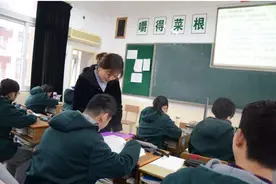 工龄12年，副高7级，每月打卡工资让人意外，看看安徽老师晒的图片