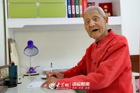 104岁还能天天写地书！探索德州这位百岁老人的长寿故事图片