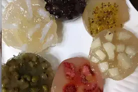 广东天桥上的美食，5元2个，吃到得靠运气图片
