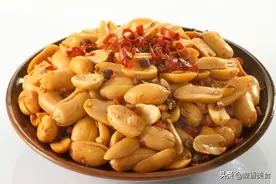 做酒鬼花生时，直接炸是大错！多加这1步花生米更酥脆，1周不返潮图片