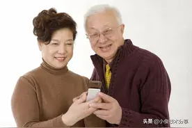 教老年人使用智能手机，这4个功能简单实用，一看就能学会图片