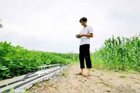 出身寒门，大学专科，自建“高铁”成“网红”，迎来无数网友掌声图片