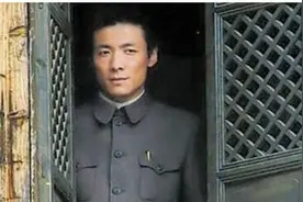 电视剧《潜伏》中重要角色，由演员祖峰扮演图片