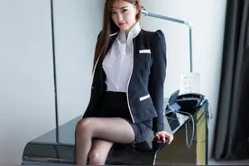 凉爽时，看职业女性夏天的着装图片