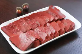 吃完猪血拉黑便，是身体在排毒？吃猪血是好是坏？听听医生怎么说图片