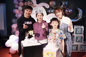田亮女儿庆祝13岁生日，一家四口温馨甜蜜，森碟像爸爸一样优秀图片