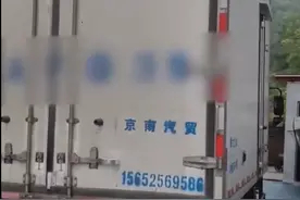 气愤丨加油站给120升油箱的车加油161升，司机拍视频被老板扣留图片