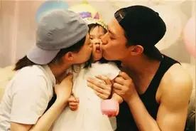 邓超送孩子上学后痛哭：父母子女一场，不过是相互滋养图片