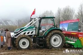 无人驾驶拖拉机从北大荒“驶入”西藏图片