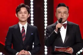 何炅缺席芒果台晚会后首露面，身材消瘦状态好，与汪涵合体破传闻图片