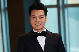 央视名嘴任鲁豫歌声惊艳！媲美原唱却低调，妻子是学霸身价过亿图片
