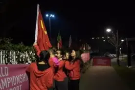 主办方拒绝挂中国国旗，中国队坚决退出，外国：没有中国取消比赛图片