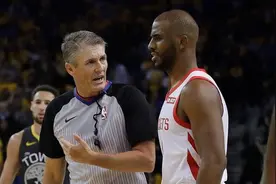 0胜11负都怪裁判？NBA官宣G3裁判惹争议 阴谋论未免对雄鹿不公平图片