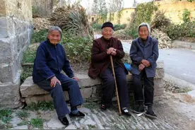 俗语“男怕柿子女怕梨，母猪最怕西瓜皮”是啥意思？有道理吗？图片