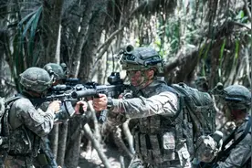 解放军单兵装备终于换新！水平赶上特种部队，外媒错认成美国军队图片