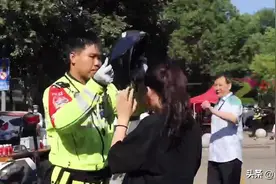 南阳考生忘带证件，民警紧急护送取回图片