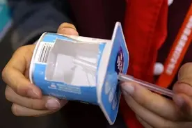 你喝酸奶舔盖吗？上海一小学生的发明，亮了图片