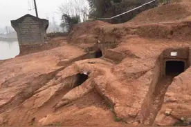 湖北发现2000年古墓，意外爬出一只“千年”乌龟，考古队被吓到图片
