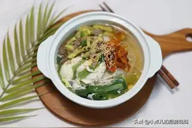 10分钟出一锅鸡蛋面，有辣和不辣两种，食材易取，汤汁鲜美，赞图片