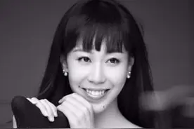 单腿女孩因穿高跟鞋走红，惊艳亮相被称最美“东方维纳斯”图片