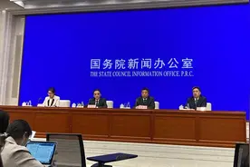教育部：全国义务教育阶段辍学学生降至2419人图片