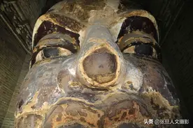 山西临汾有一古塔 塔下有一12吨重的铁佛头 每天傍晚都有奇观出现图片