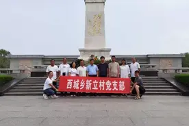 文水县西城乡新立村党员在刘胡兰纪念馆开展“七一”主题活动图片
