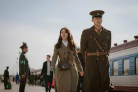 朝鲜人冒死追看《爱的迫降》图片