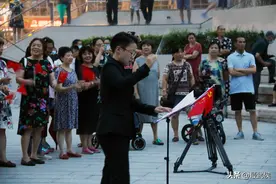 爆燃的“音乐快闪”亮相成都音乐大道，这次他们唱了这些歌！图片