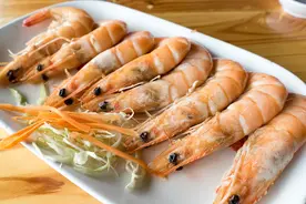 虾背里的黑线真的很脏么？虾头里有寄生虫？这么吃虾才正确图片