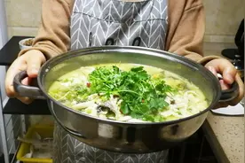 青鱼别再红烧着吃，搭配酸菜，做出美味“酸菜鱼”，全家抢着吃视频封面