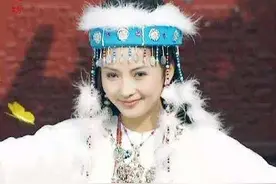 2000年，"香妃"被甩车外身亡，父亲哥哥相继离世，母亲现状惹人怜图片