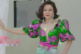 看完宋妍霏妈妈才明白：富养决定女人的气质，婚姻决定女人的状态图片