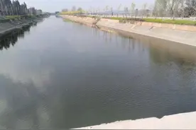麒麟区：水草统统清理掉，河道“颜值”靓起来图片