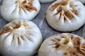 一块豆腐，一斤面粉，教你在家做包子，香辣可口，比肉包子还好吃图片