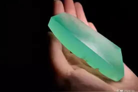 翡翠上的“纹”有顺逆之分，值不值钱全看它了图片