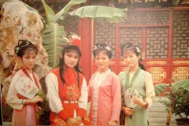 贾宝玉身边的小江湖，美少女丫鬟斗得比婆子更狠！她们已失去天真图片