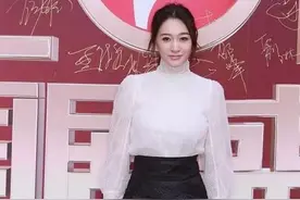 李小冉豁出去了！穿棉短裙走红毯，靴子当裤穿，保暖还不失时髦感图片