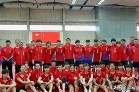 国乒最新全家福公布，刘诗雯坐地上笑成花 2将被吐槽像丐帮野人图片