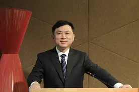 新能源又催生一位富豪：站在宁德时代、比亚迪身后，大赚203亿图片