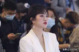 “华为公主”姚安娜生图也能打，一身西装气质高级，就是脸有点大图片