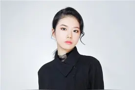 五官清秀的女孩这样化妆又美又有特色图片