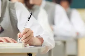 1元智能改作文：老师难偷懒，机构恐亏本？图片