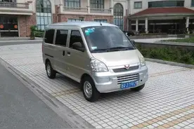 当年火遍全国的面包车，为何卖不动了？网友：有钱买也不敢开图片