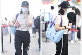 陶虹穿紧身衣服宽松的休闲裤，也挡不住窈窕的身材曲线，让人羡慕图片