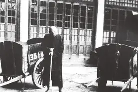 青帮大佬黄金荣自称"天"字辈,杜月笙喊他"恩师",83岁却主动扫大街图片