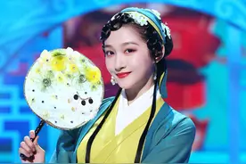 明星也爱玩COS？关晓彤灵动，沈腾搞怪，看到华晨宇：有内味了！图片