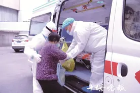 「十堰」十堰首次！负压救护车送痊愈者回家图片